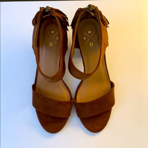 Heels - Picture 3 of 4